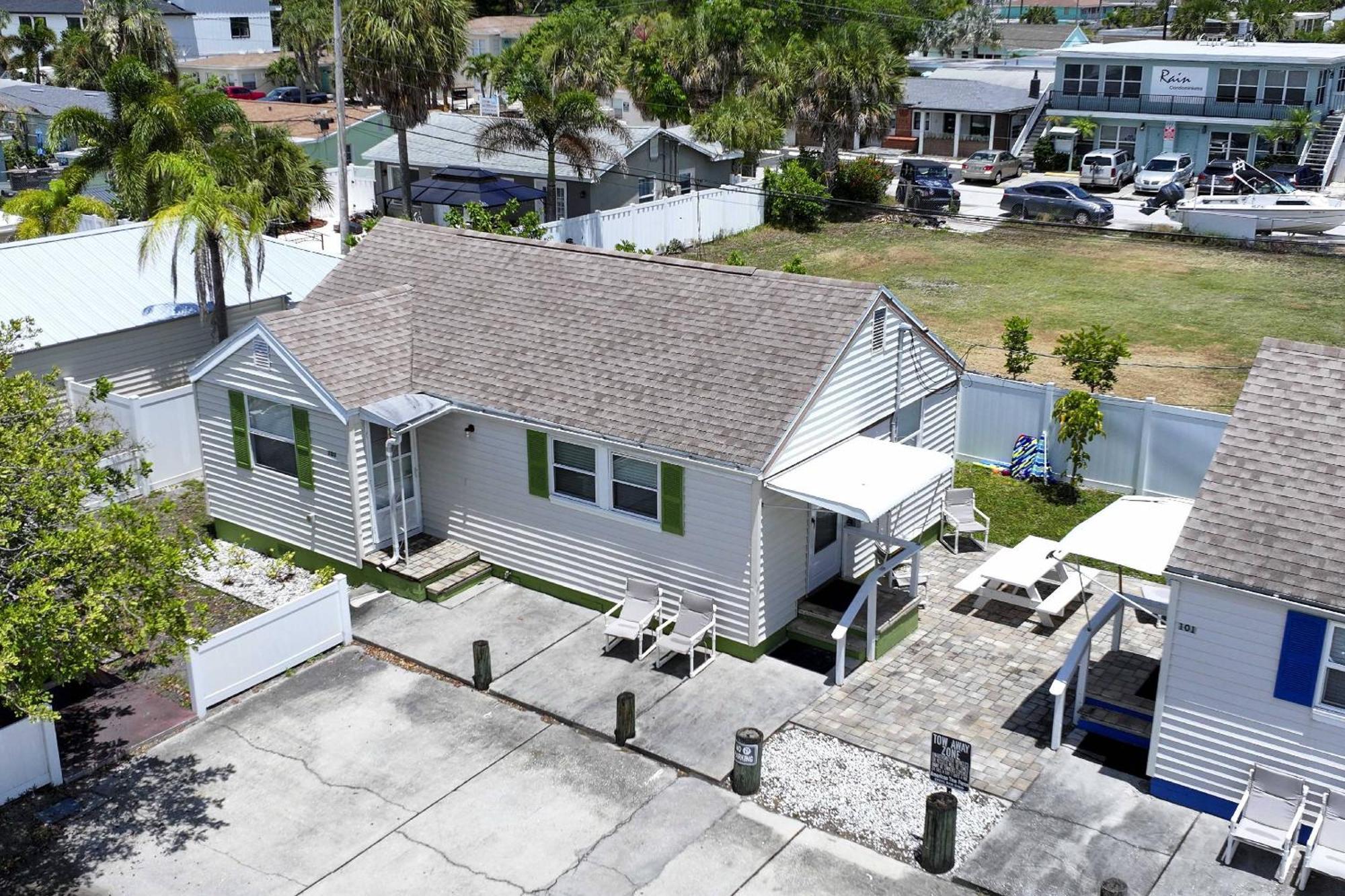 103 - Sea Cottage St. Pete Beach Exterior photo